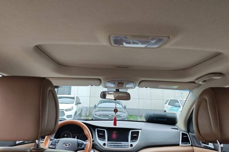 Used Hyundai Tucson 2015 1.6T Dual-Clutch Two-Wheel-Drive Smart Model Headliner