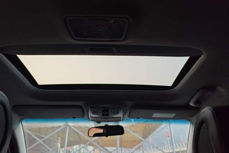 Used Hyundai Tucson 2015 1.6T Dual-Clutch Two-Wheel-Drive Smart Model Headliner