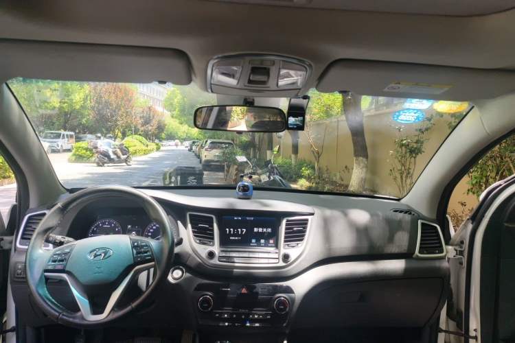Used Hyundai Tucson 2015 1.6T Dual-Clutch Two-Wheel-Drive Smart Model Headliner