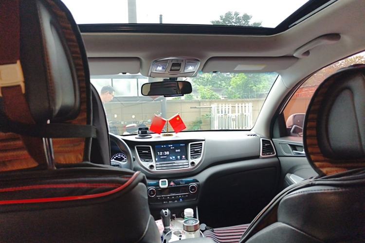 Used Hyundai Tucson 2015 1.6T Dual-Clutch Two-Wheel-Drive Smart Model Headliner