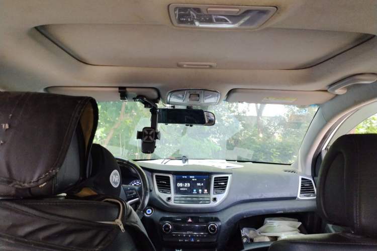Used Hyundai Tucson 2015 1.6T Dual-Clutch Two-Wheel-Drive Smart Model Headliner