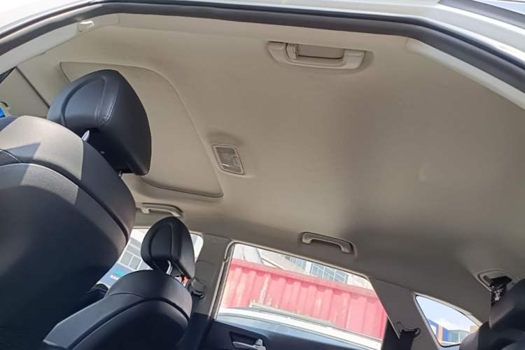Used Hyundai Tucson 2015 1.6T Dual-Clutch Two-Wheel-Drive Smart Model Headliner