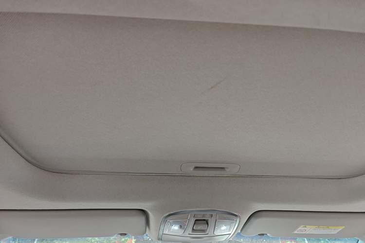 Used Hyundai Tucson 2015 1.6T Dual-Clutch Two-Wheel-Drive Smart Model Headliner