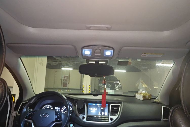 Used Hyundai Tucson 2015 1.6T Dual-Clutch Two-Wheel-Drive Smart Model Headliner