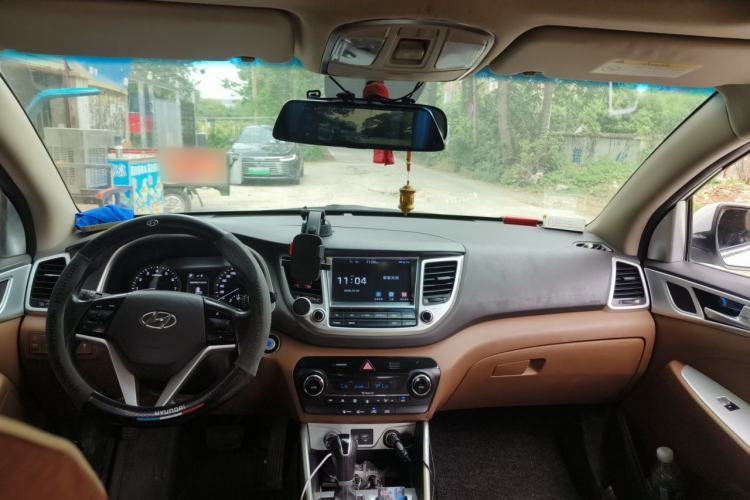 Used Hyundai Tucson 2015 1.6T Dual-Clutch Two-Wheel-Drive Smart Model Headliner