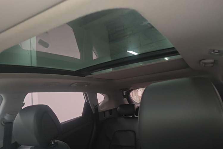 Used Hyundai Tucson 2015 1.6T Dual-Clutch Two-Wheel-Drive Leading Model Headliner
