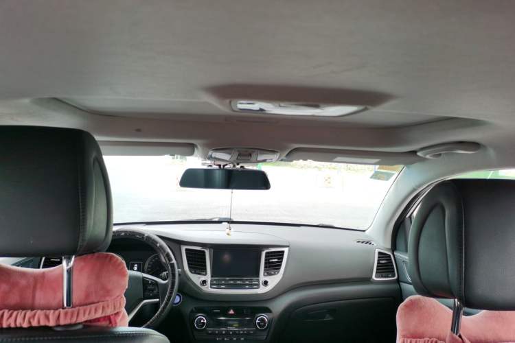 Used Hyundai Tucson 2015 1.6T Dual-Clutch Two-Wheel-Drive Smart Model Headliner