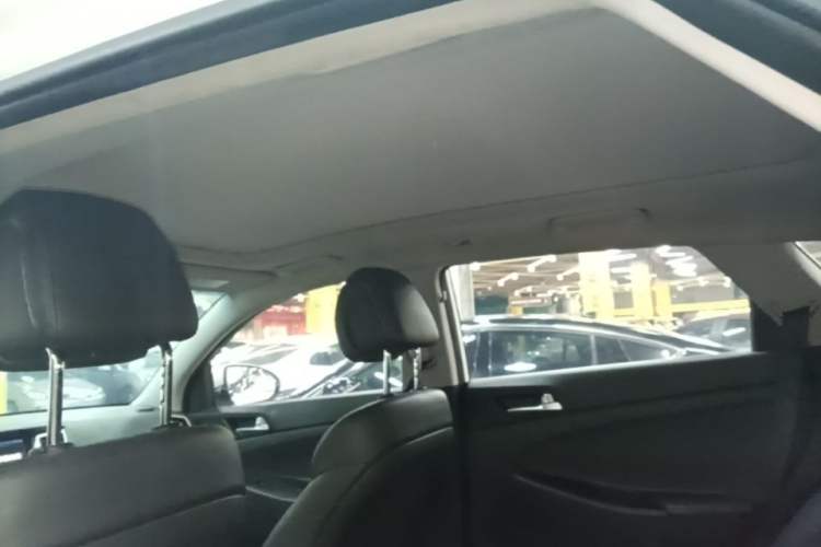 Used Hyundai Tucson 2015 1.6T Dual-Clutch Two-Wheel-Drive Smart Model Headliner