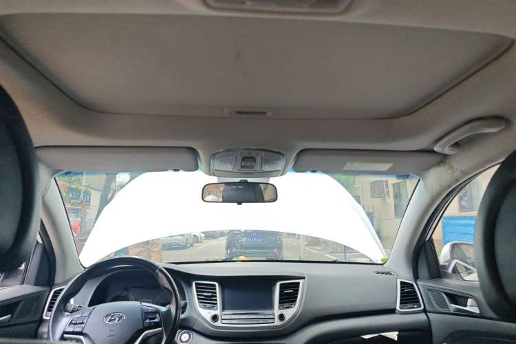 Used Hyundai Tucson 2015 1.6T Dual-Clutch Two-Wheel-Drive Smart Model Headliner