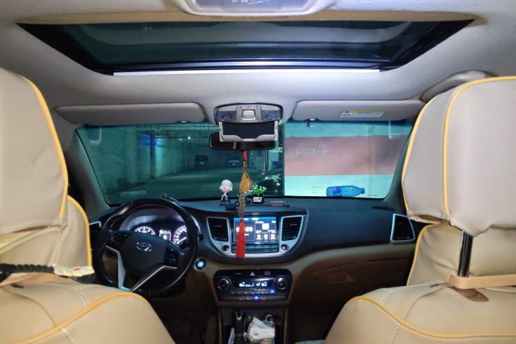 Used Hyundai Tucson 2015 1.6T Dual-Clutch Two-Wheel-Drive Smart Model Headliner