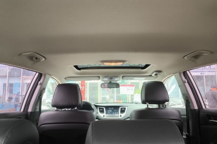 Used Hyundai Tucson 2015 1.6T Dual-Clutch Two-Wheel-Drive Smart Model Headliner