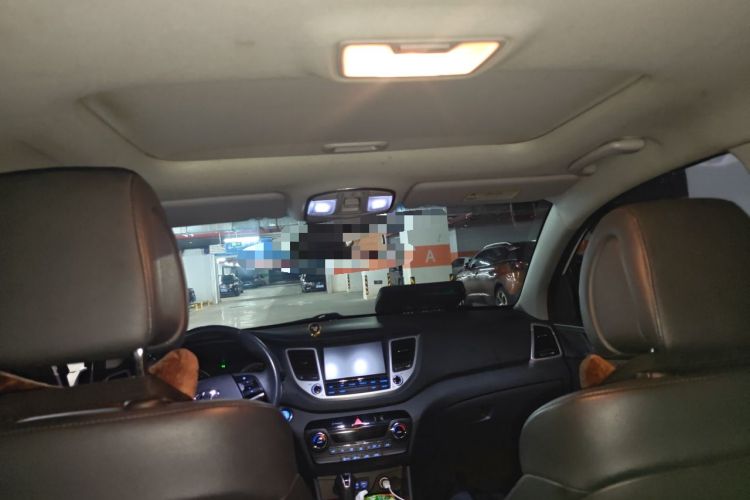 Used Hyundai Tucson 2015 1.6T Dual-Clutch Two-Wheel-Drive Smart Model Headliner