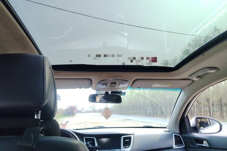 Used Hyundai Tucson 2015 1.6T Dual-Clutch Two-Wheel-Drive Smart Model Headliner