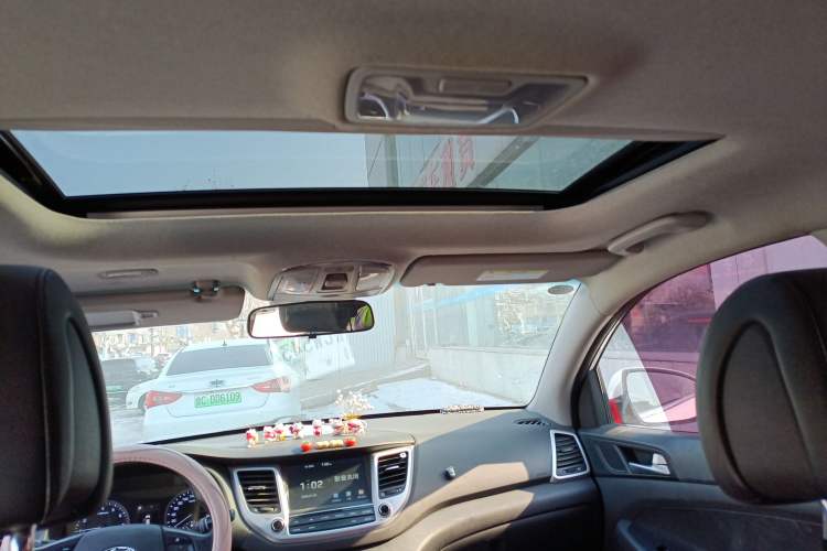Used Hyundai Tucson 2015 1.6T Dual-Clutch Two-Wheel-Drive Smart Model Headliner