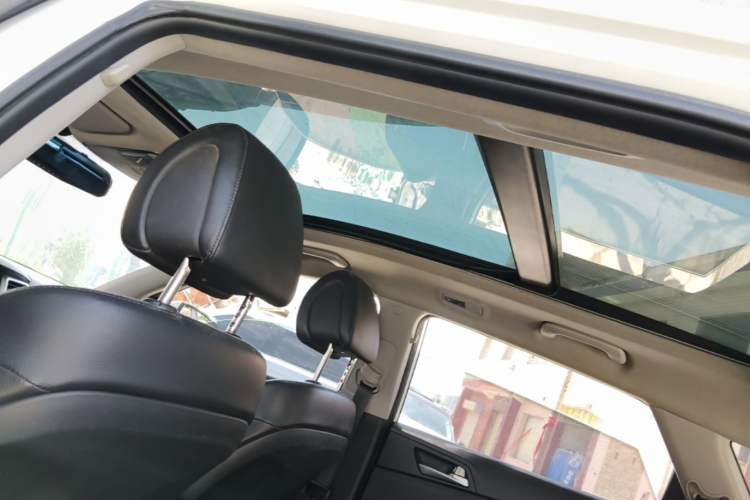 Used Hyundai Tucson 2015 1.6T Dual-Clutch Two-Wheel-Drive Smart Model Headliner