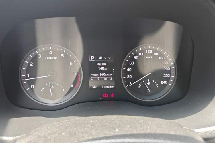 Used Hyundai Tucson 2015 1.6T Dual-Clutch Two-Wheel-Drive Leading Model Instrument Cluster