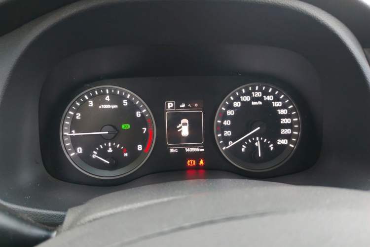 Used Hyundai Tucson 2015 1.6T Dual-Clutch Two-Wheel-Drive Leading Model Instrument Cluster