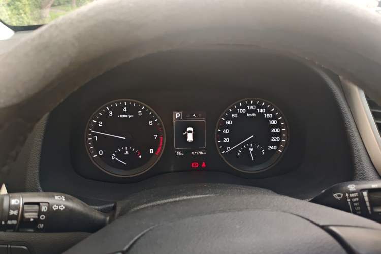 Used Hyundai Tucson 2015 1.6T Dual-Clutch Two-Wheel-Drive Leading Model Instrument Cluster