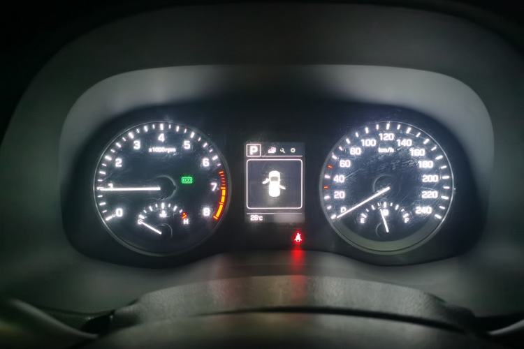 Used Hyundai Tucson 2015 1.6T Dual-Clutch Two-Wheel-Drive Smart Model Instrument Cluster