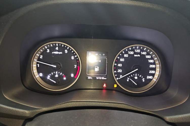 Used Hyundai Tucson 2015 1.6T Dual-Clutch Two-Wheel-Drive Smart Model Instrument Cluster