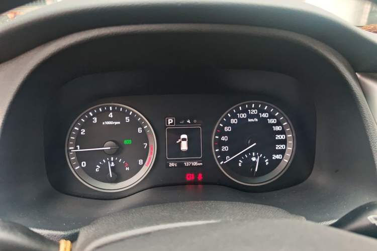 Used Hyundai Tucson 2015 1.6T Dual-Clutch Two-Wheel-Drive Leading Model Instrument Cluster