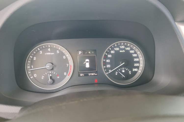 Used Hyundai Tucson 2015 1.6T Dual-Clutch Two-Wheel-Drive Smart Model Instrument Cluster