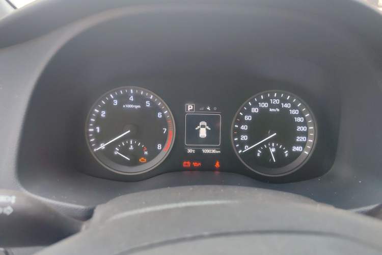 Used Hyundai Tucson 2015 1.6T Dual-Clutch Two-Wheel-Drive Smart Model Instrument Cluster