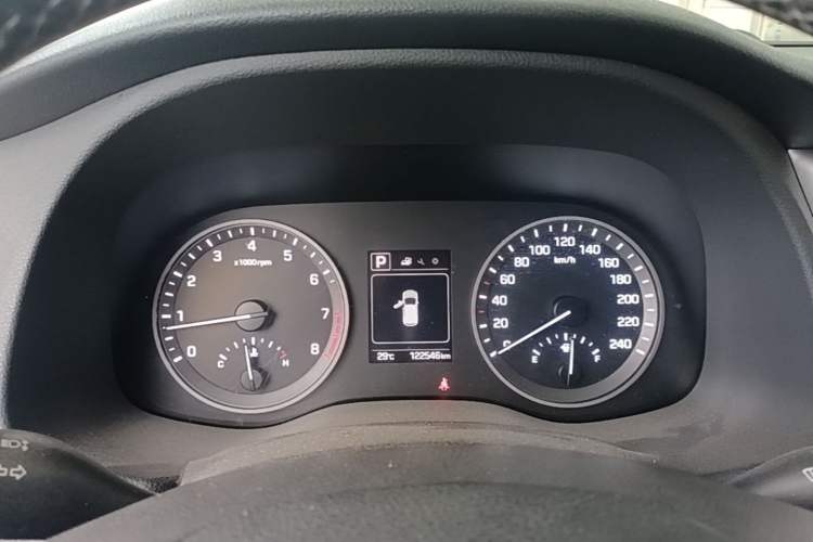 Used Hyundai Tucson 2015 1.6T Dual-Clutch Two-Wheel-Drive Smart Model Instrument Cluster