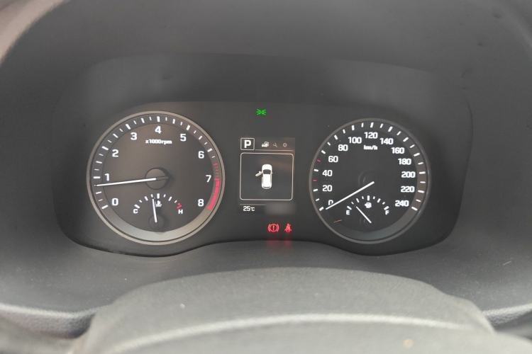 Used Hyundai Tucson 2015 1.6T Dual-Clutch Two-Wheel-Drive Smart Model Instrument Cluster