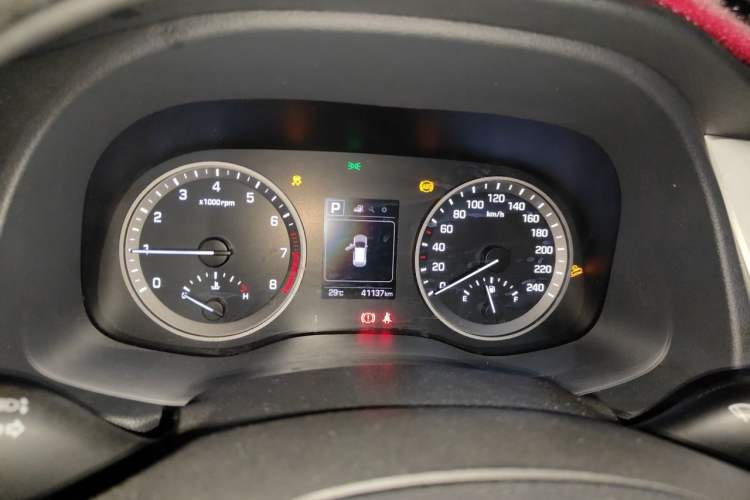 Used Hyundai Tucson 2015 1.6T Dual-Clutch Two-Wheel-Drive Smart Model Instrument Cluster