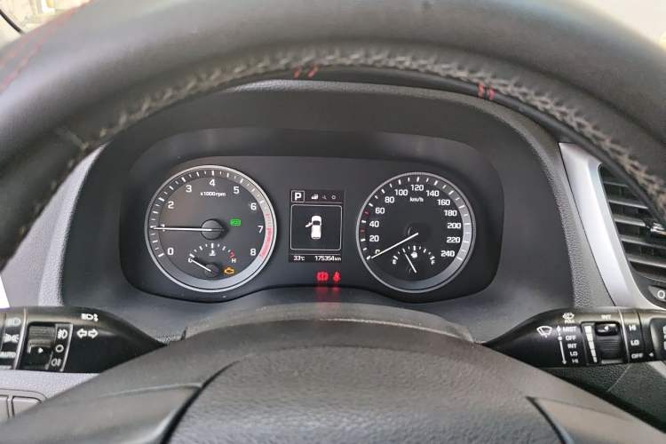 Used Hyundai Tucson 2015 1.6T Dual-Clutch Two-Wheel-Drive Smart Model Instrument Cluster