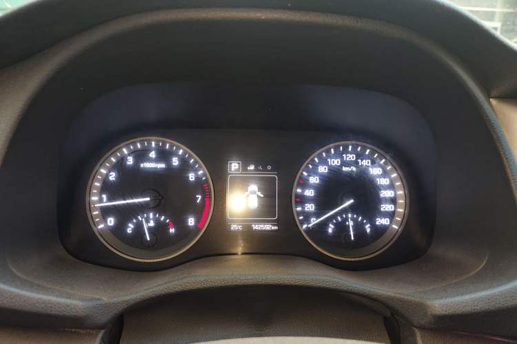 Used Hyundai Tucson 2015 1.6T Dual-Clutch Two-Wheel-Drive Smart Model Instrument Cluster