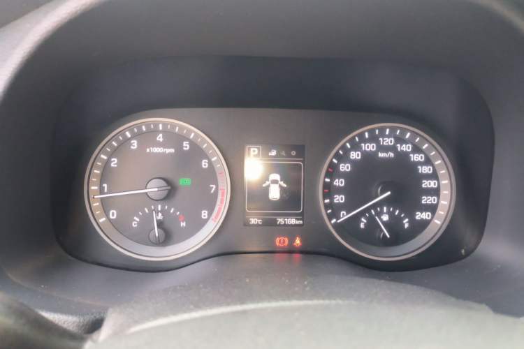Used Hyundai Tucson 2015 1.6T Dual-Clutch Two-Wheel-Drive Smart Model Instrument Cluster