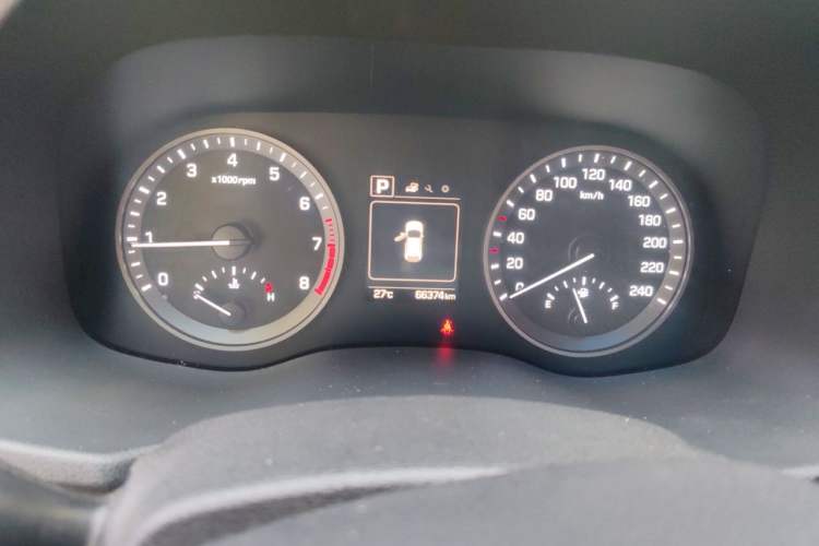 Used Hyundai Tucson 2015 1.6T Dual-Clutch Two-Wheel-Drive Smart Model Instrument Cluster