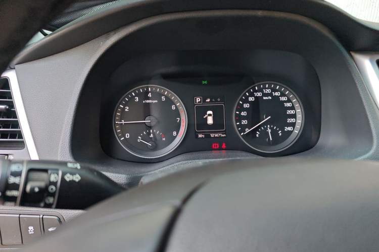 Used Hyundai Tucson 2015 1.6T Dual-Clutch Two-Wheel-Drive Leading Model Instrument Cluster