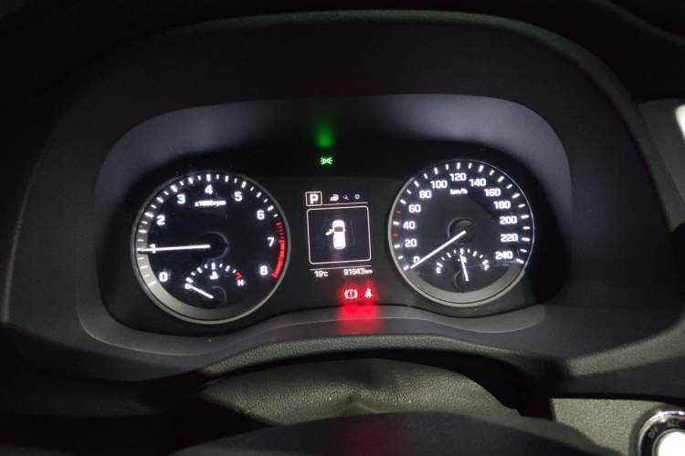 Used Hyundai Tucson 2015 1.6T Dual-Clutch Two-Wheel-Drive Leading Model Instrument Cluster