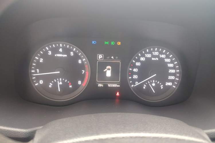 Used Hyundai Tucson 2015 1.6T Dual-Clutch Two-Wheel-Drive Smart Model Instrument Cluster