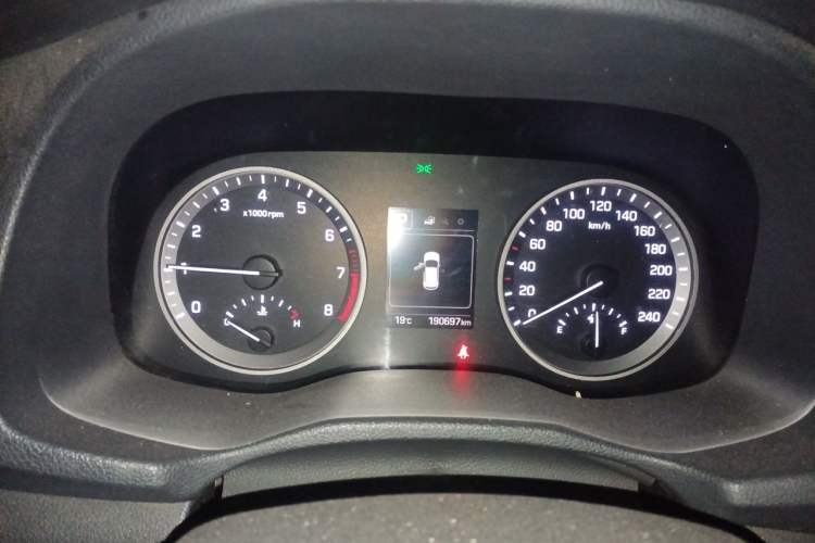 Used Hyundai Tucson 2015 1.6T Dual-Clutch Two-Wheel-Drive Smart Model Instrument Cluster