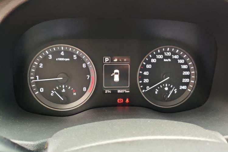 Used Hyundai Tucson 2015 1.6T Dual-Clutch Two-Wheel-Drive Smart Model Instrument Cluster