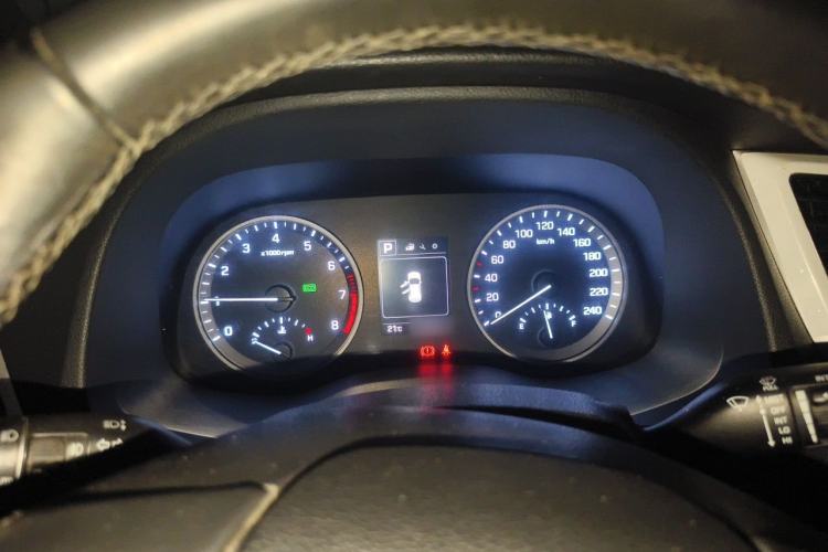 Used Hyundai Tucson 2015 1.6T Dual-Clutch Two-Wheel-Drive Smart Model Instrument Cluster