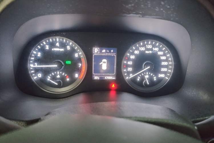 Used Hyundai Tucson 2015 2.0L Automatic Two-Wheel Drive Smart Version Instrument Cluster