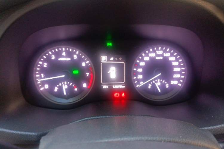 Used Hyundai Tucson 2015 1.6T Dual-Clutch Two-Wheel-Drive Smart Model Instrument Cluster