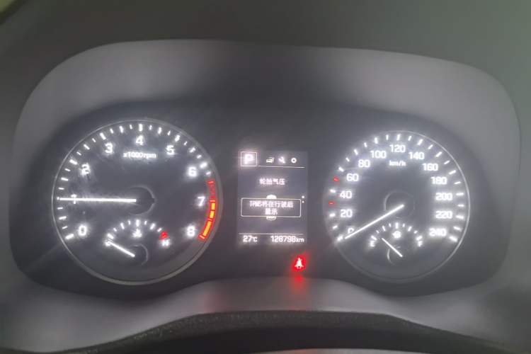Used Hyundai Tucson 2015 1.6T Dual-Clutch Two-Wheel-Drive Leading Model Instrument Cluster
