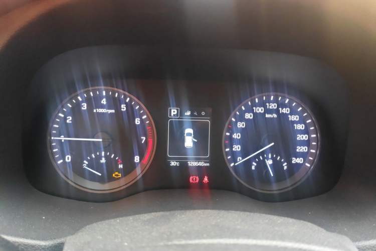 Used Hyundai Tucson 2015 1.6T Dual-Clutch Two-Wheel-Drive Leading Model Instrument Cluster