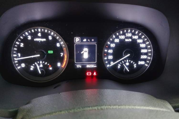 Used Hyundai Tucson 2015 1.6T Dual-Clutch Two-Wheel-Drive Leading Model Instrument Cluster
