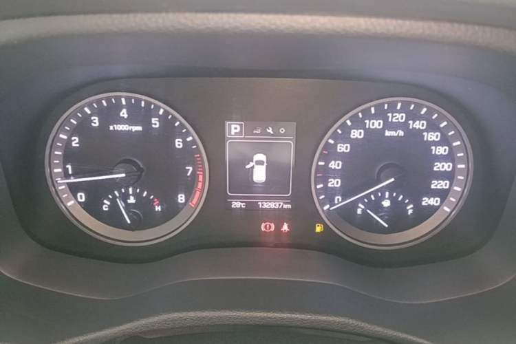 Used Hyundai Tucson 2015 1.6T Dual-Clutch Two-Wheel-Drive Smart Model Instrument Cluster