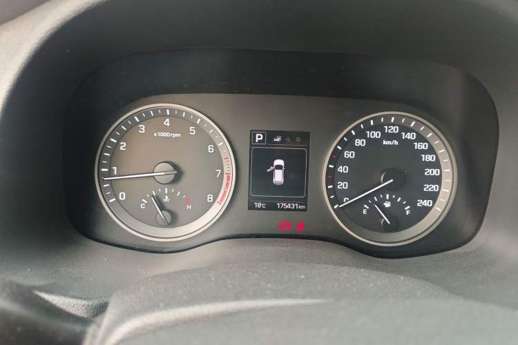 Used Hyundai Tucson 2015 1.6T Dual-Clutch Two-Wheel-Drive Leading Model Instrument Cluster