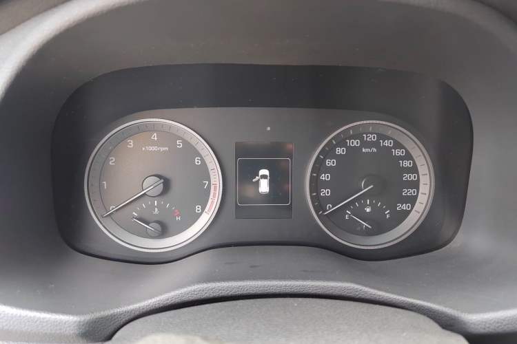 Used Hyundai Tucson 2015 1.6T Dual-Clutch Two-Wheel-Drive Leading Model Instrument Cluster