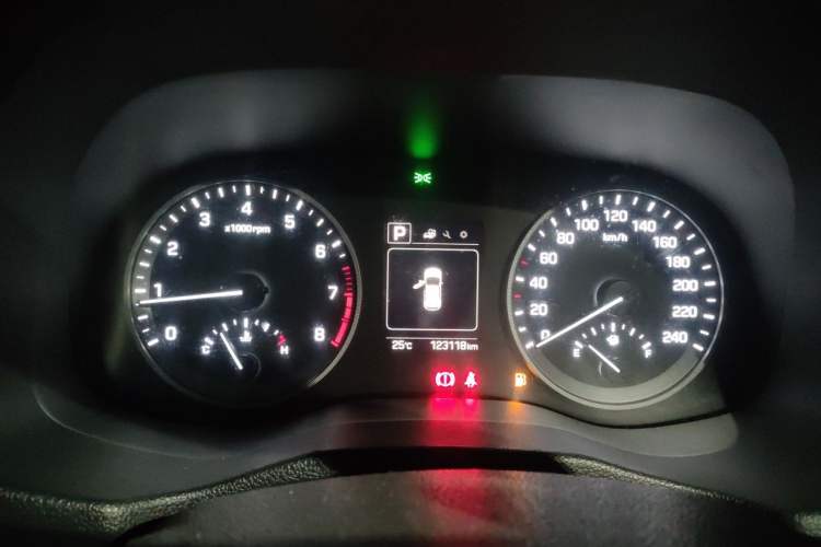 Used Hyundai Tucson 2015 1.6T Dual-Clutch Two-Wheel-Drive Smart Model Instrument Cluster