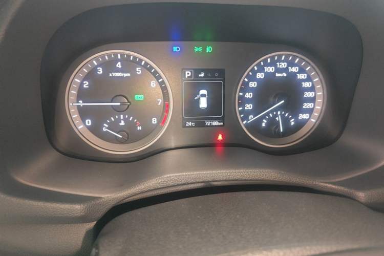 Used Hyundai Tucson 2015 1.6T Dual-Clutch Two-Wheel-Drive Smart Model Instrument Cluster